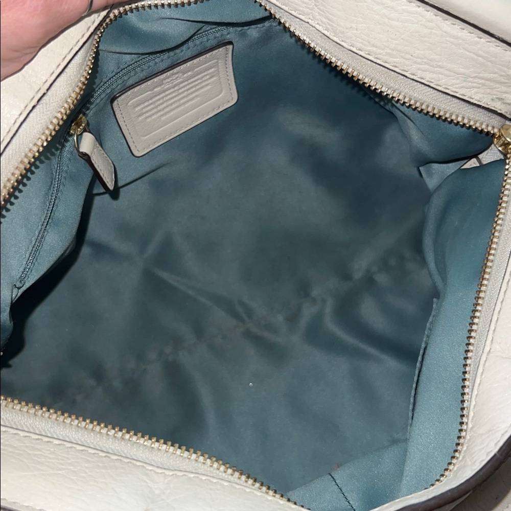 Coach Off White Leather Madison Leather Carrie Handbag - Picture 12 of 17
